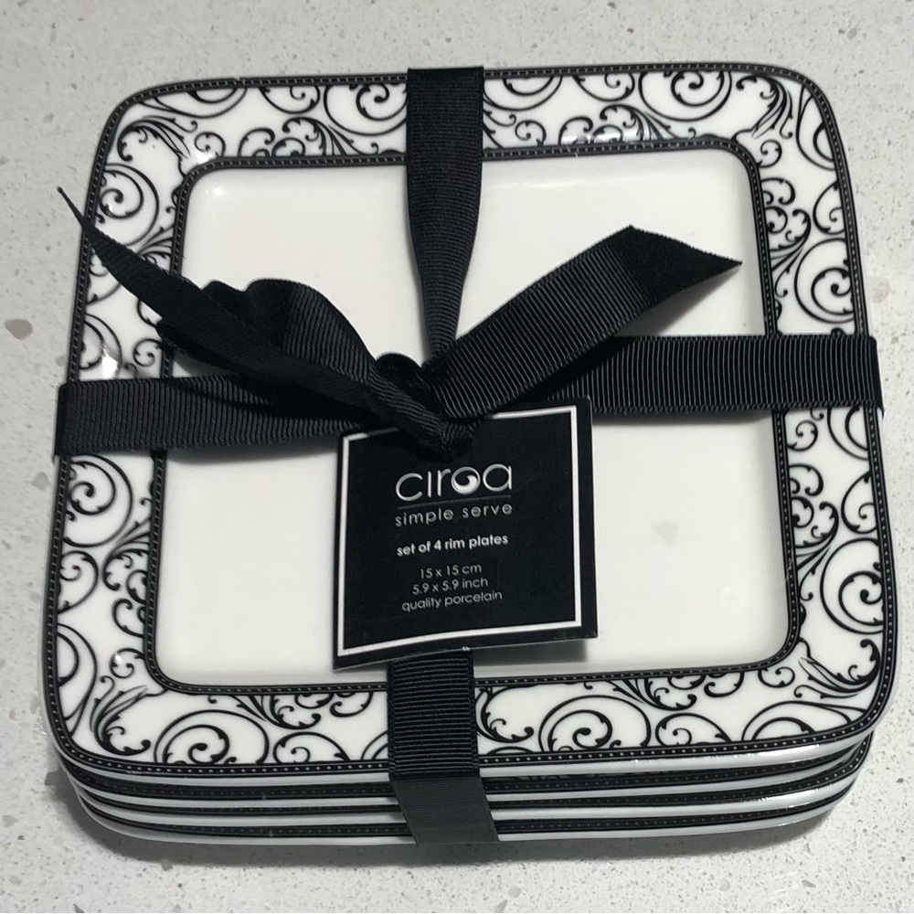 NWT Ciroa Set of 4 Rim Square Plates Black and White